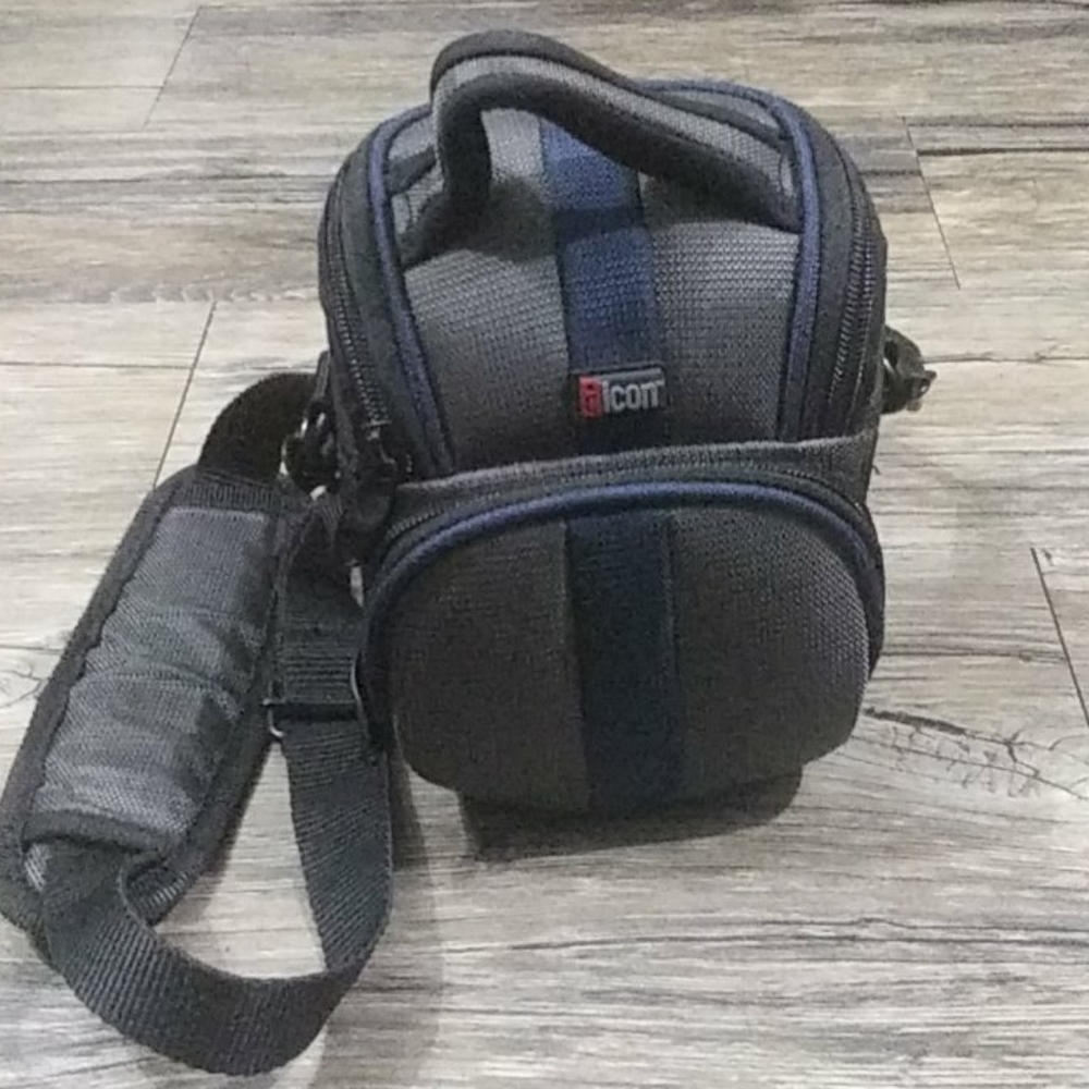 Camera holder/bag with inside zipper pockets